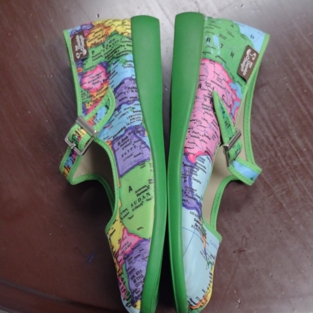Chocolaticas Mary Jane Green and Blue World Map Flats with Strap, (2004) - Picture 5 of 9